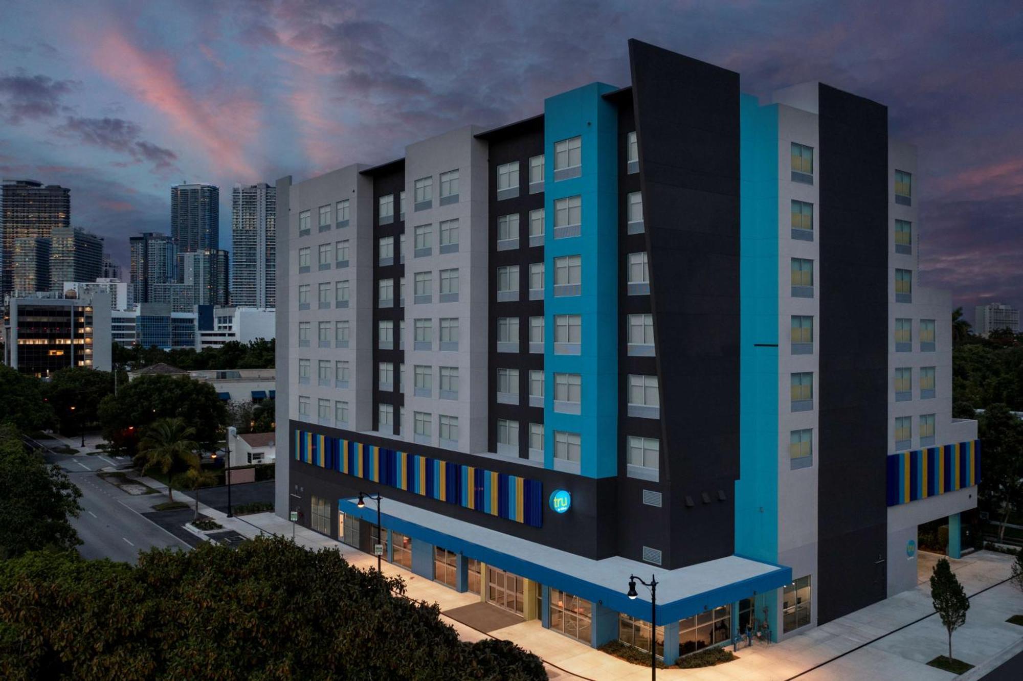 Tru By Hilton Miami West Brickell Hotel Екстериор снимка
