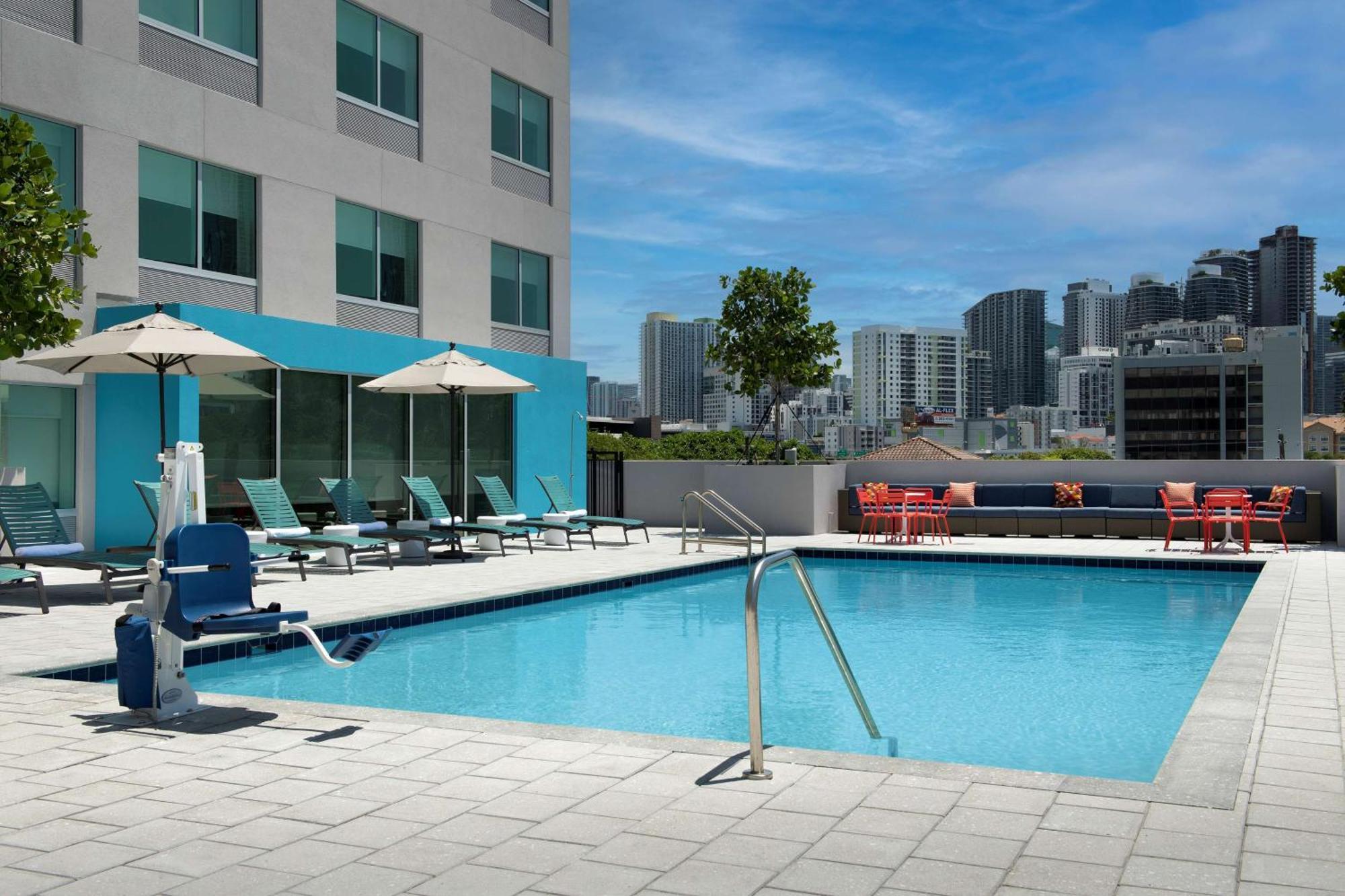 Tru By Hilton Miami West Brickell Hotel Екстериор снимка