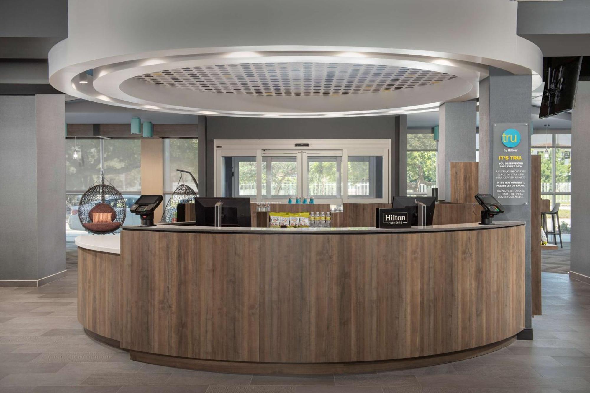 Tru By Hilton Miami West Brickell Hotel Екстериор снимка